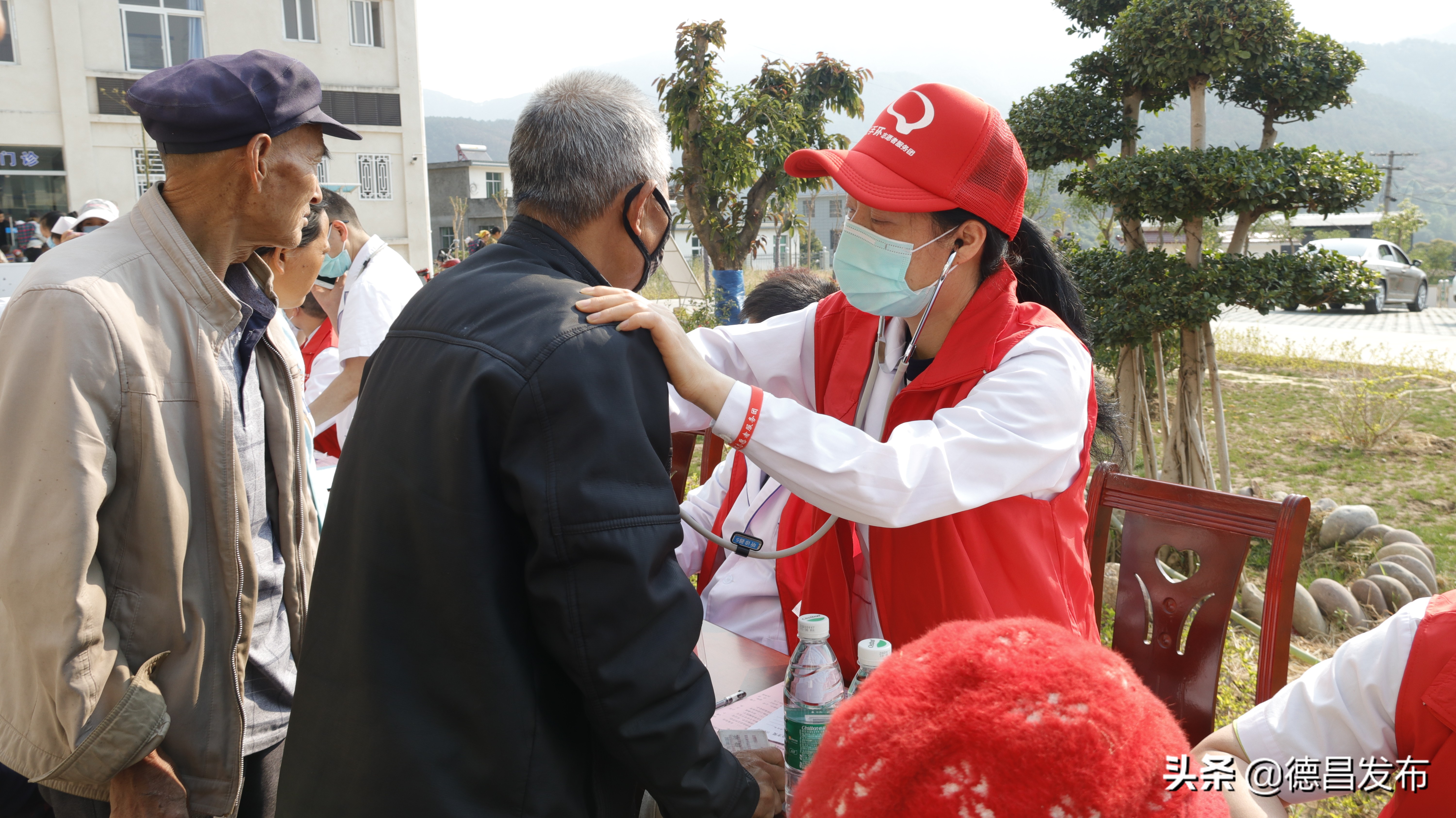 免费义诊活动暖人心,义诊活动温暖老人