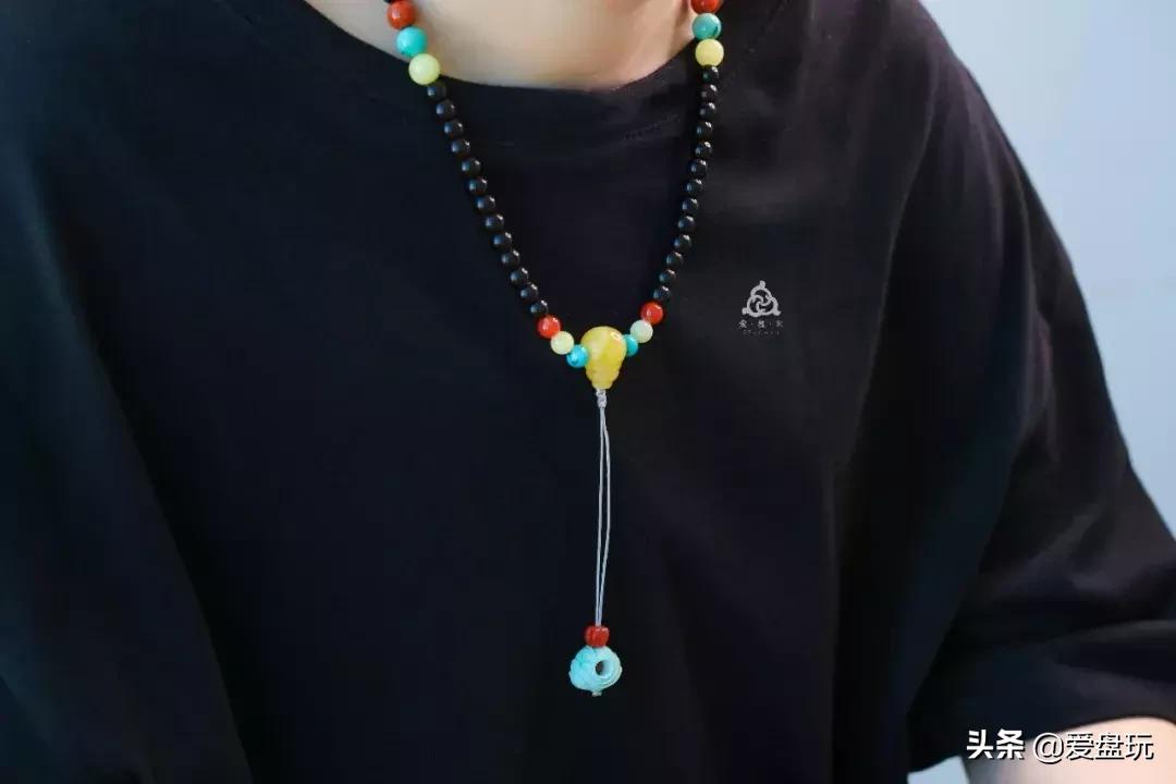 南红锁骨链如何搭配,锁骨链上怎么搭配珠子好看