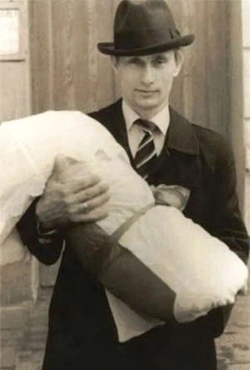 普京35岁小女儿：政治联姻惨被劈腿，潇洒离婚分走丈夫一半财产