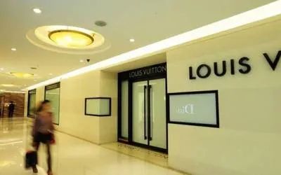 痛心!昔日爱马仕变发廊,这个顶奢商场还有救吗?