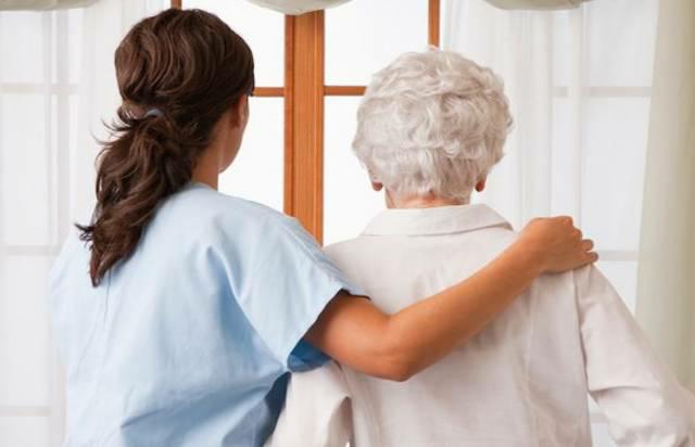 小细胞肺癌脑转移头痛还能活多久,肺癌脑转移吃靶向药头还会头痛吗