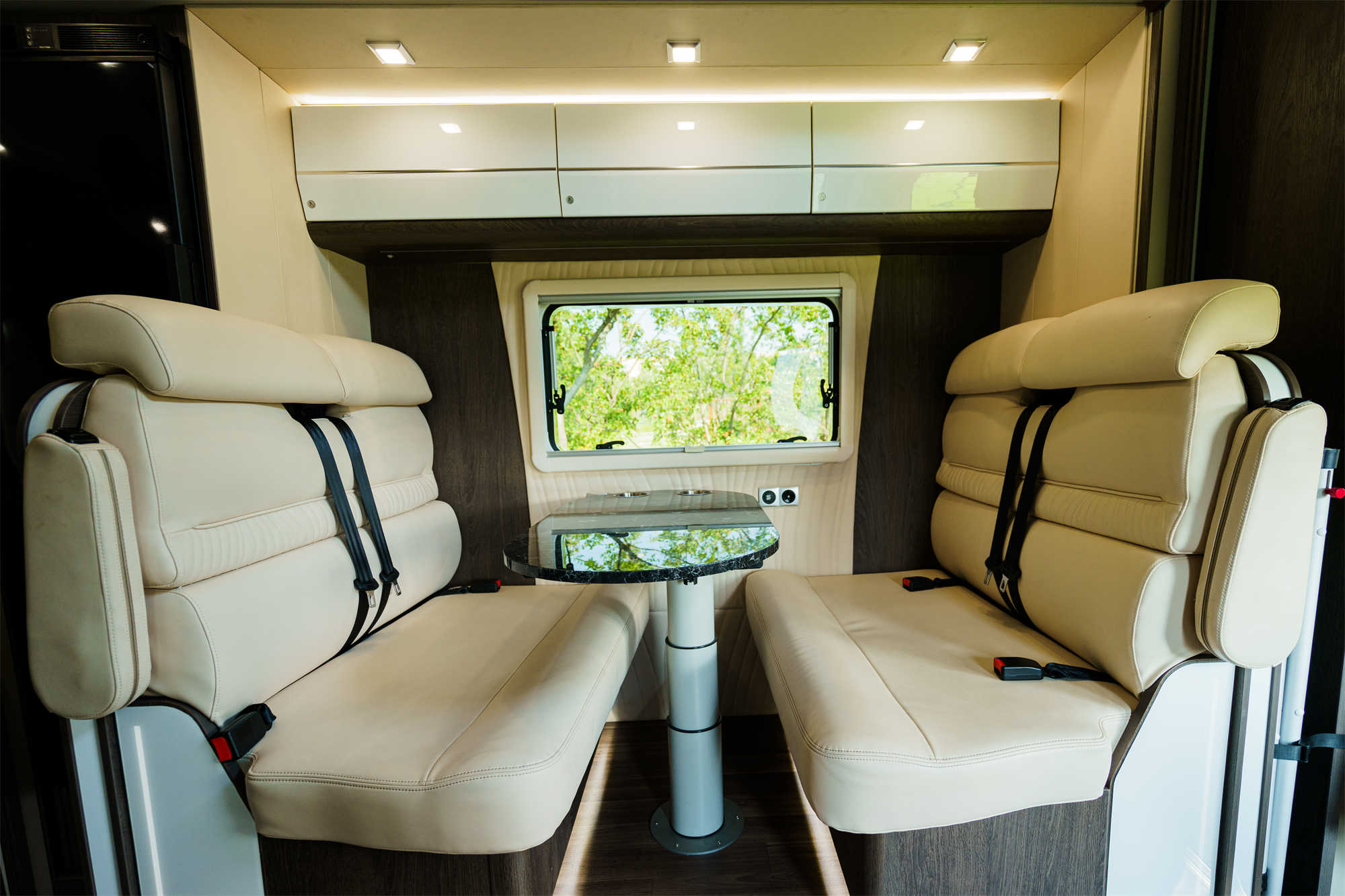 宇通c670房车最新款,宇通房车c553