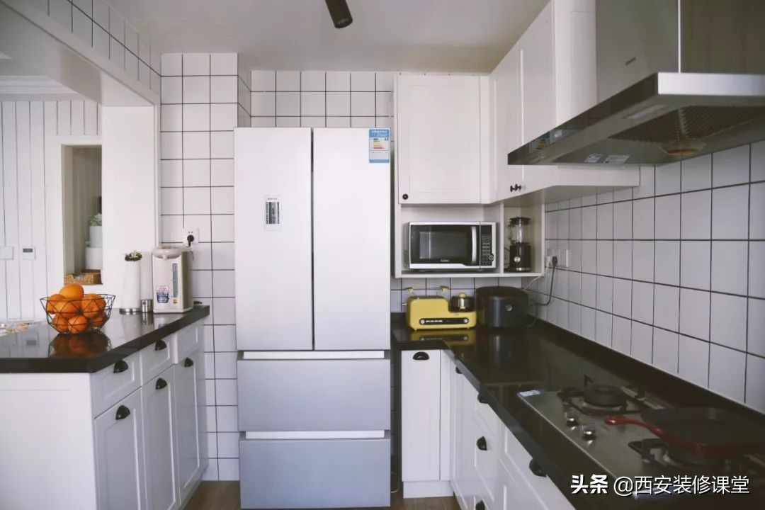 冰箱都放在房子什么位置,房子小冰箱太大真的占地方