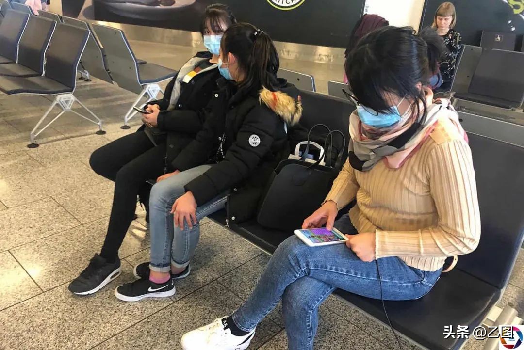 温暖，同胞滞留德国机场后领事馆介入，重测体温后大部分登机回国