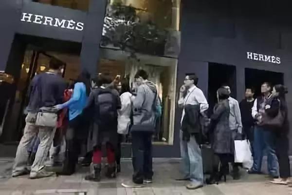 用奢侈品给女友讲世界杯爆冷,用奢侈品的方式介绍产品