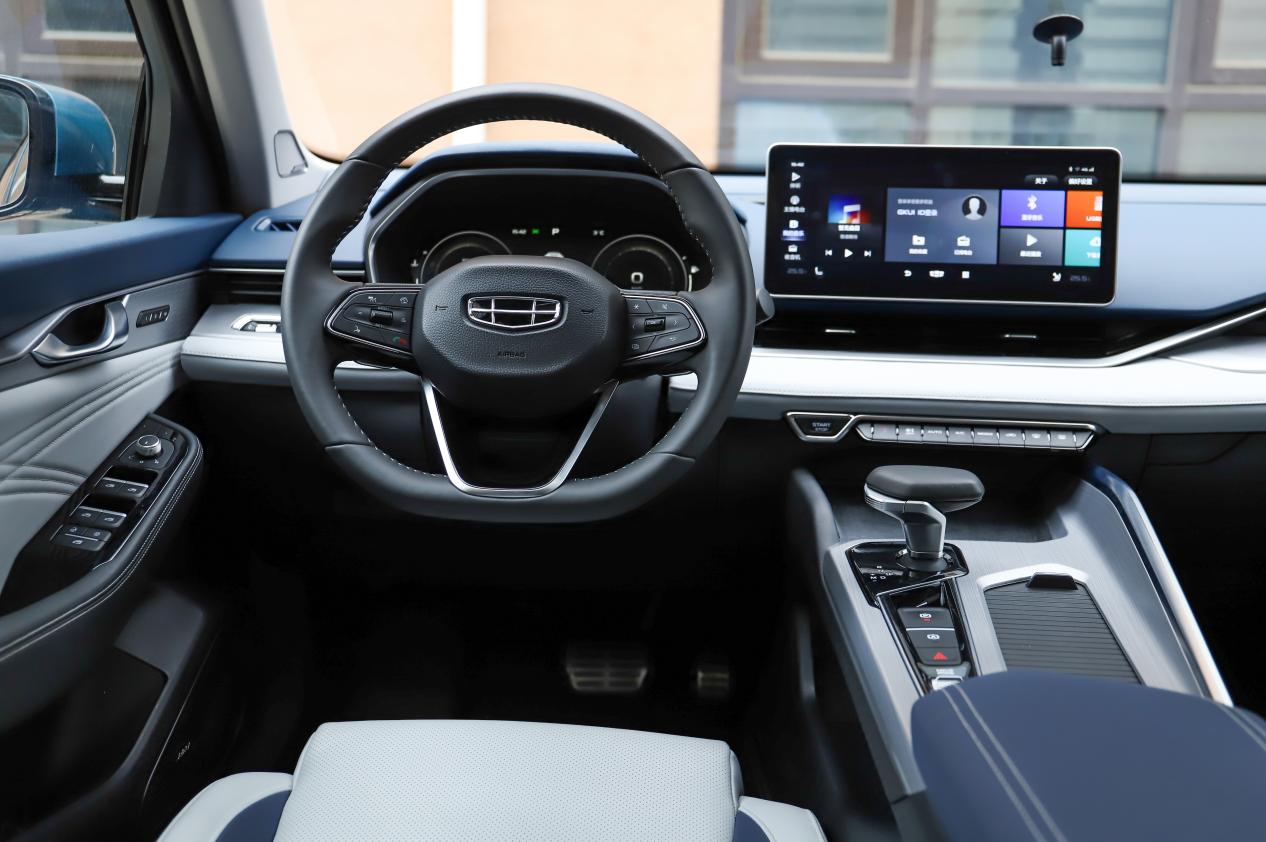 年轻先从动力开始试驾吉利星瑞,颜值才华全都要深度试驾吉利星锐