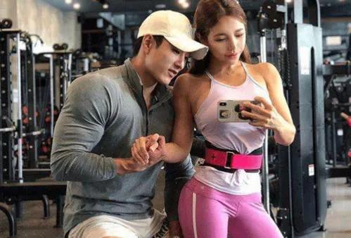 45岁的姐姐给我设圈套，想让28岁的我做她男朋友，我断然拒绝了