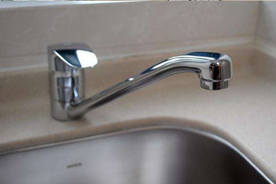 饮水机漏水水龙头漏水,电热水龙头安上后水龙头漏水