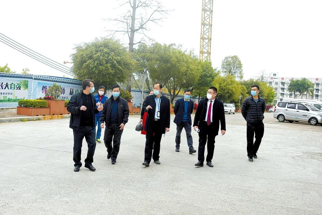 战疫时刻勇担当彰显中国力量,战疫中践初心挺身而出显担当