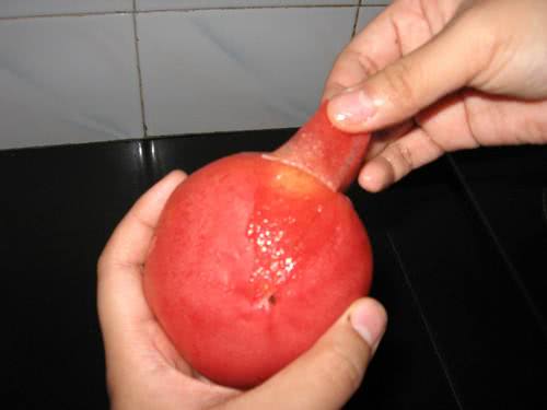 西红柿去皮开水下锅还是冷水下锅,西红柿怎么快速去皮不冷冻