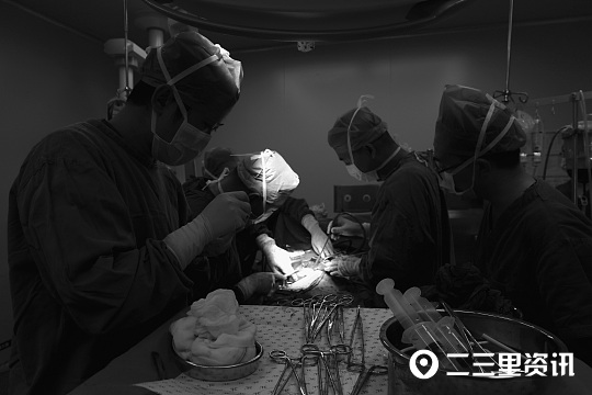 凯里车祸医生抢救,生死时速成功抢救急性心梗患者