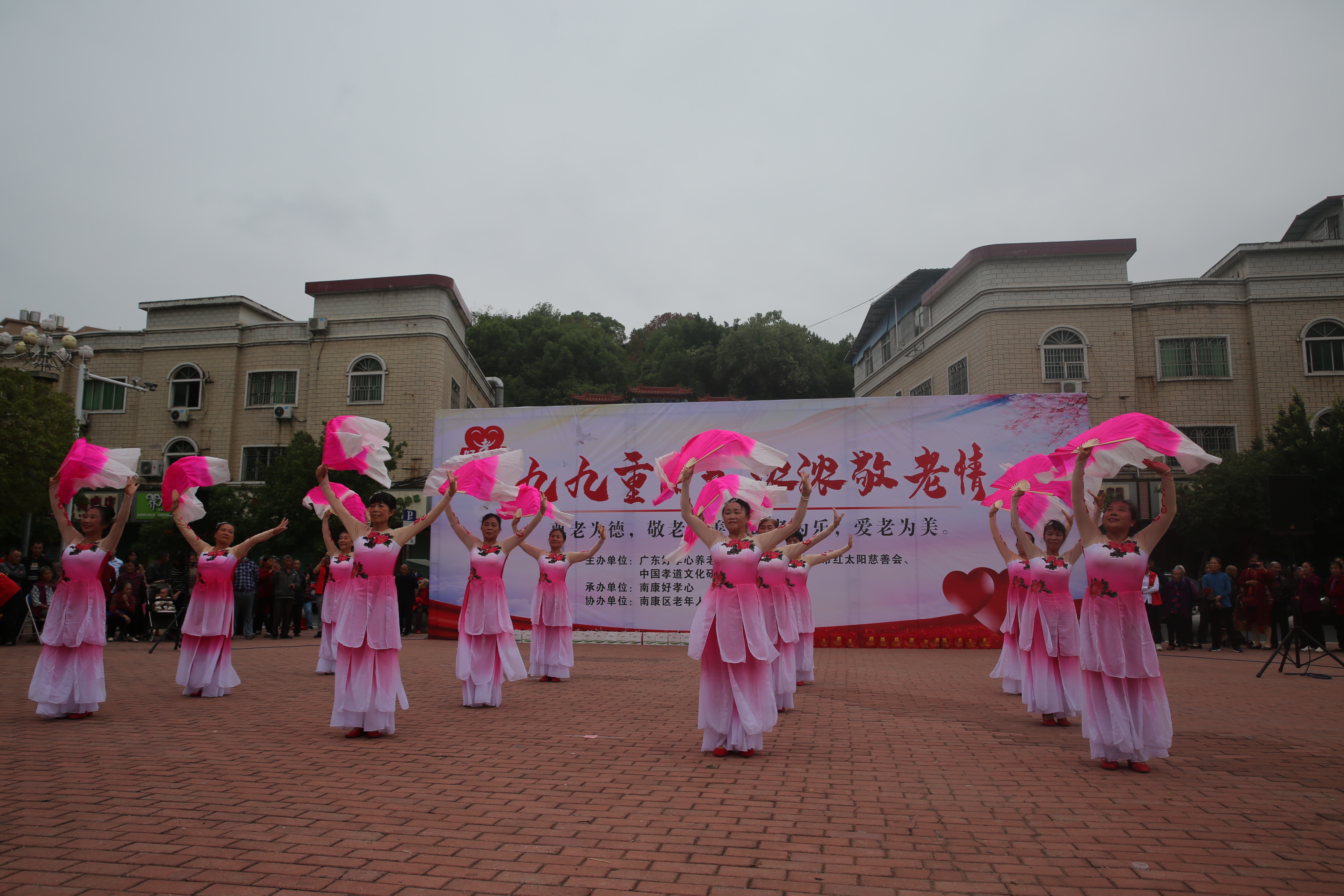 九九重阳节，浓浓敬老情,九九重阳节浓浓敬老情征文