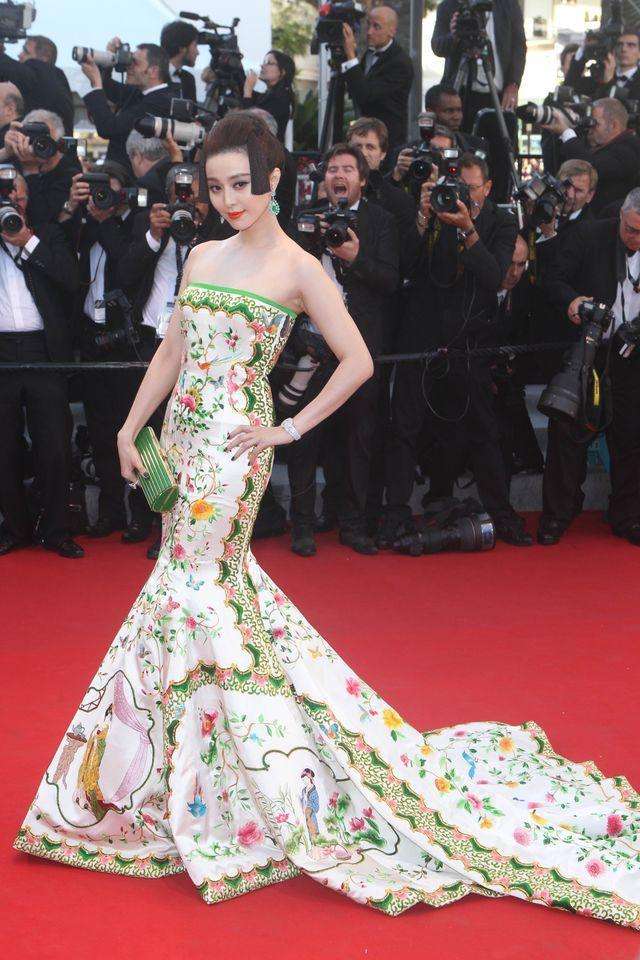 明星红毯如何快速换造型的,女明星红毯结束以后如何卸妆