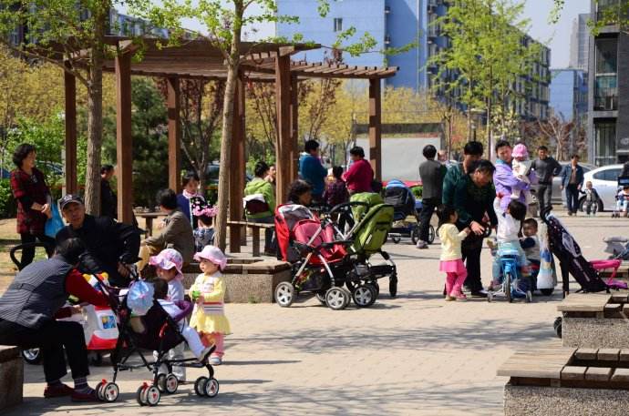 下月起，农村凸显“易礼风”，亲戚走一圈，礼品去又来，咋回事？