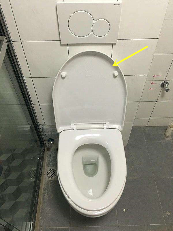 马桶坑距不够加装移位器人工费,马桶孔距不对砸哪里修改