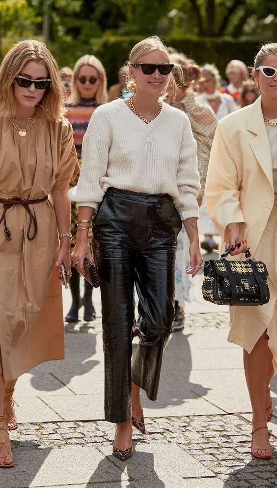 方领v领哪个更显瘦,超显瘦修身v领羊绒长款毛衣