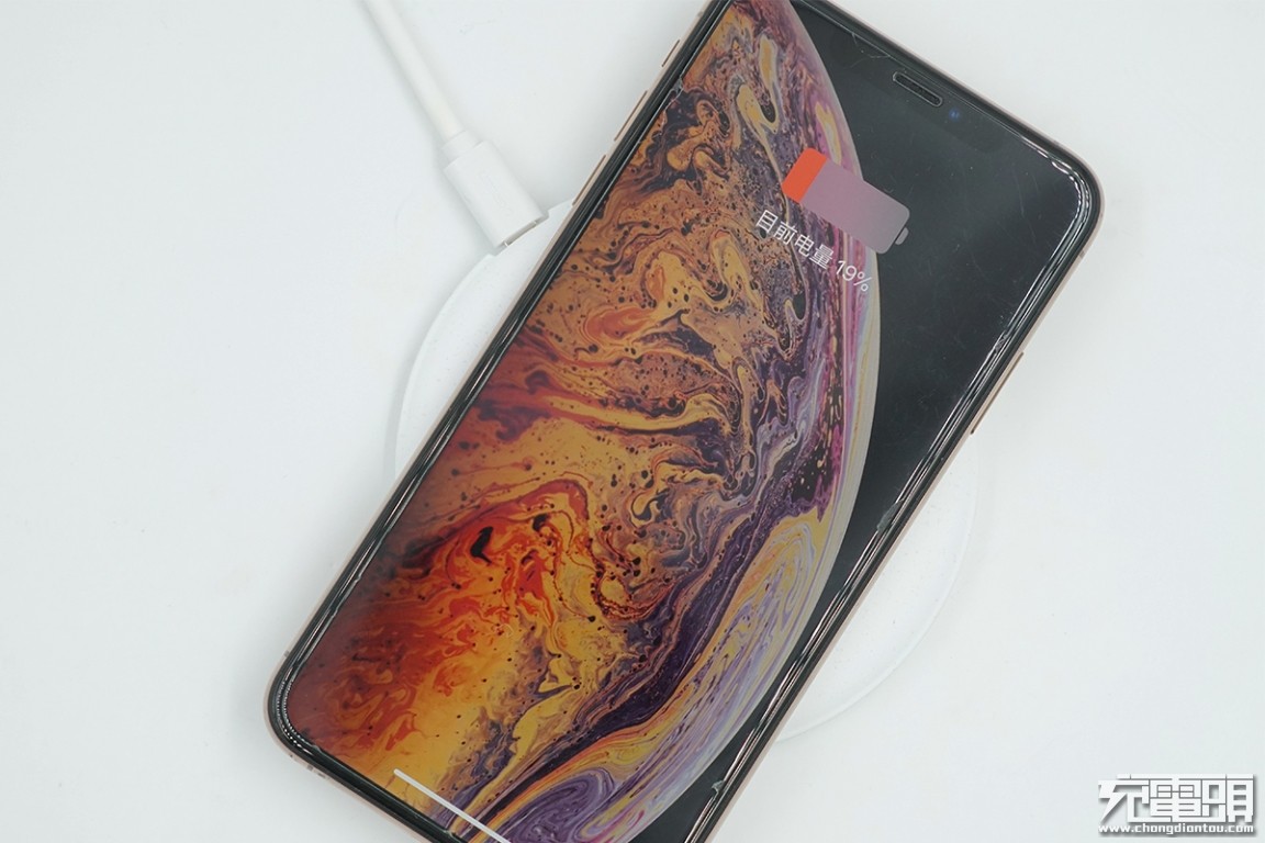 绿联无线充电宝拆解,绿联30瓦充电器拆解