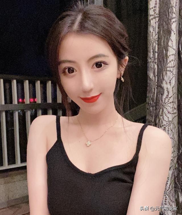 斗鱼一姐怎么样了,斗鱼一哥的悲惨下场