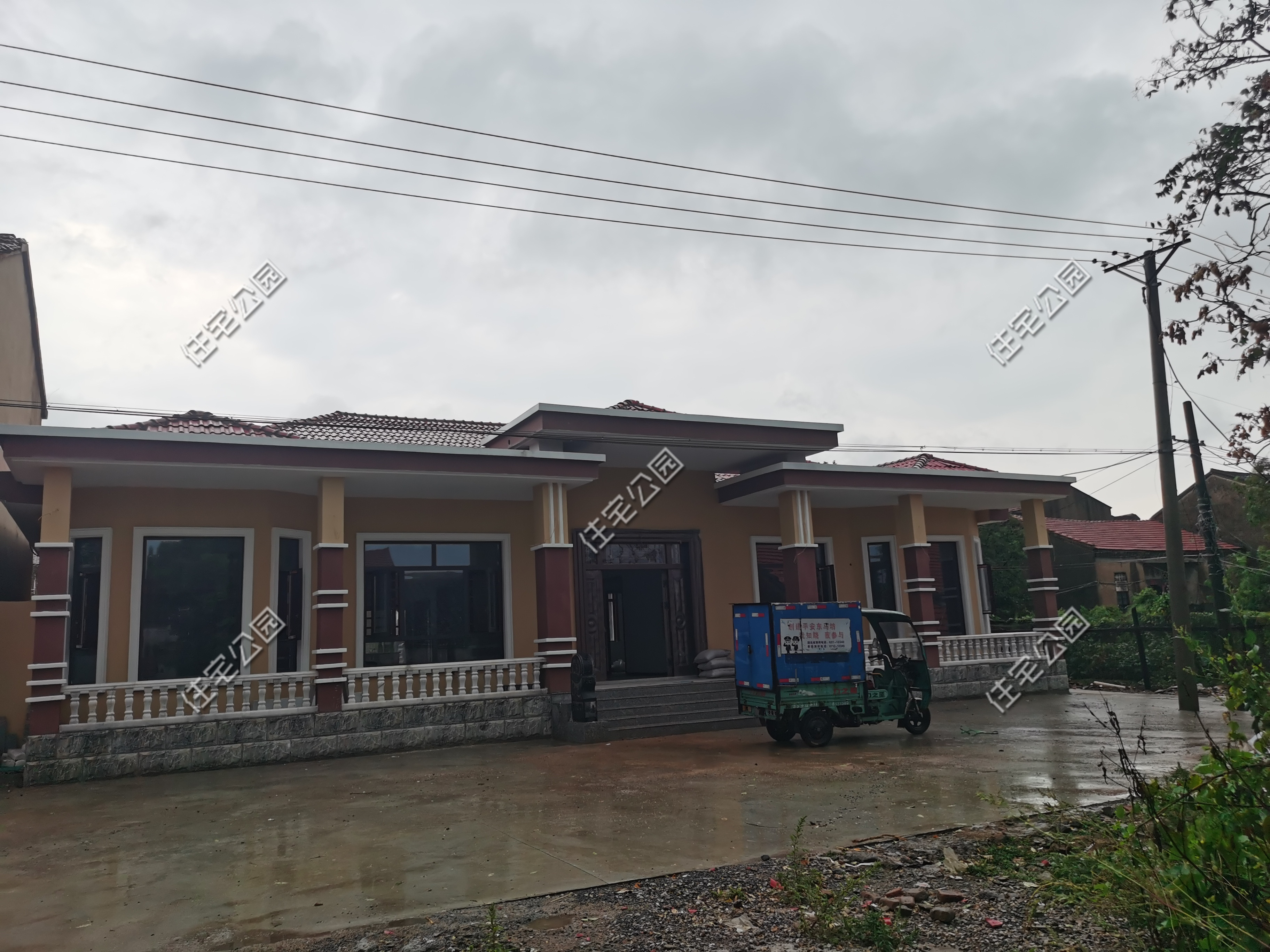 别把一层不当别墅，看看颜先生建的这栋大平层，哪里比楼房差了？