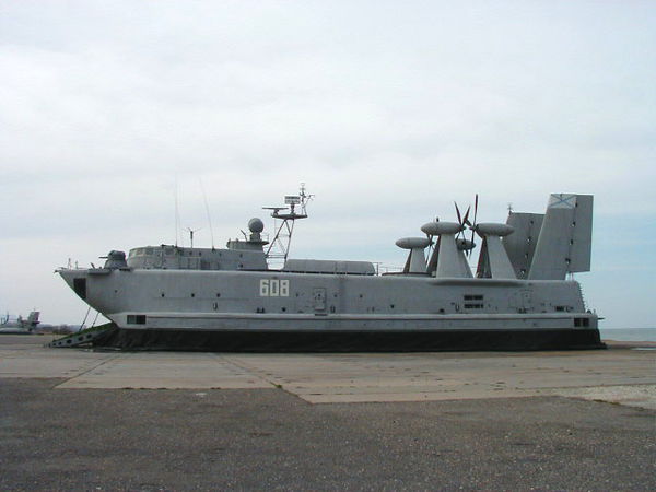 野牛登陆艇加速推进“两栖闪电战”，浅谈野牛级登陆艇的作战能力