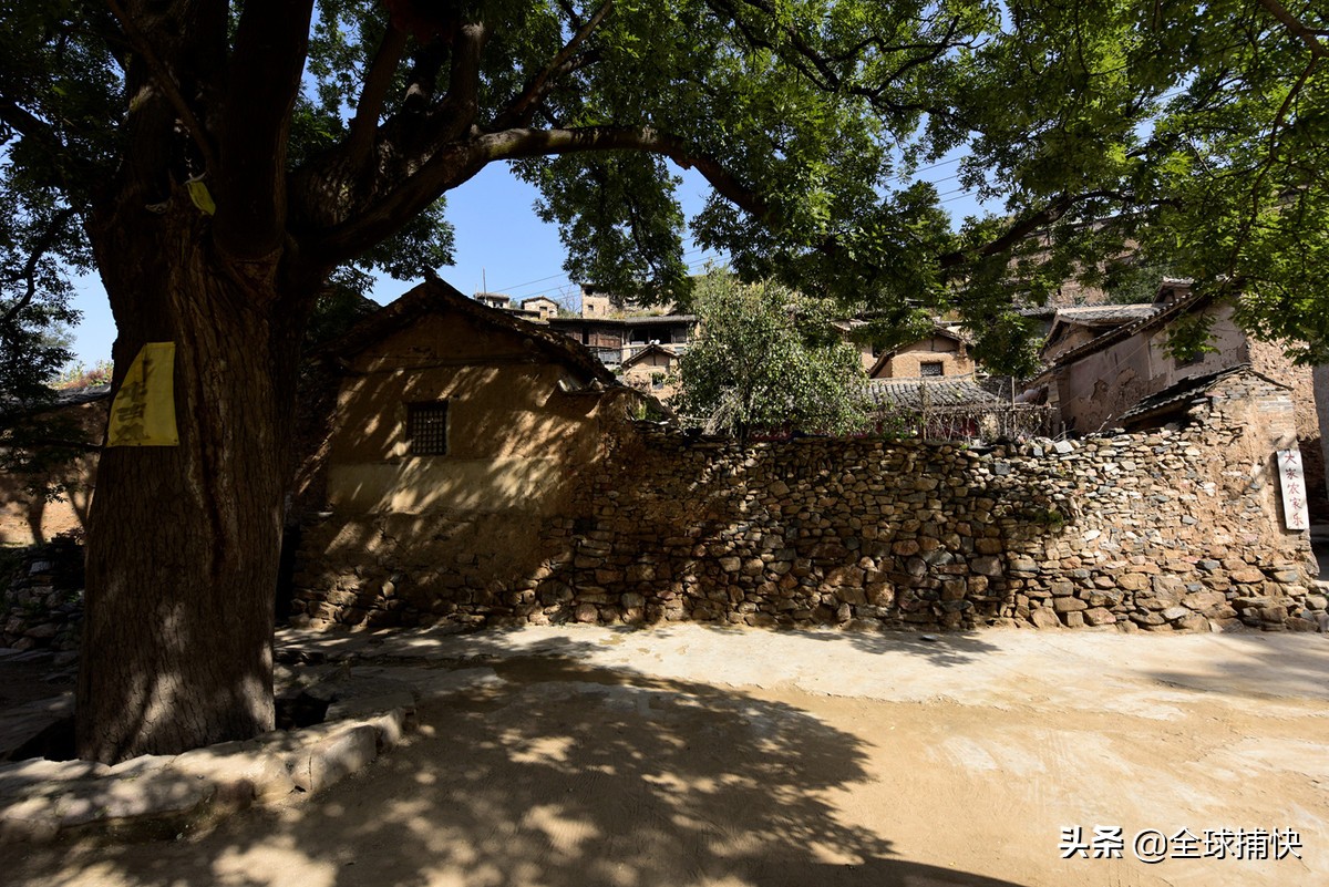 深山里的古村,深山的古朴村寨
