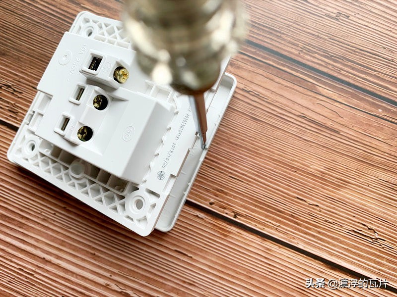 公牛g25开关插座怎么安装,公牛开关插座g12拆装