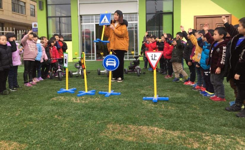 孩子爱乱跑不听指挥怎么和家长说,家长如何防止孩子乱跑