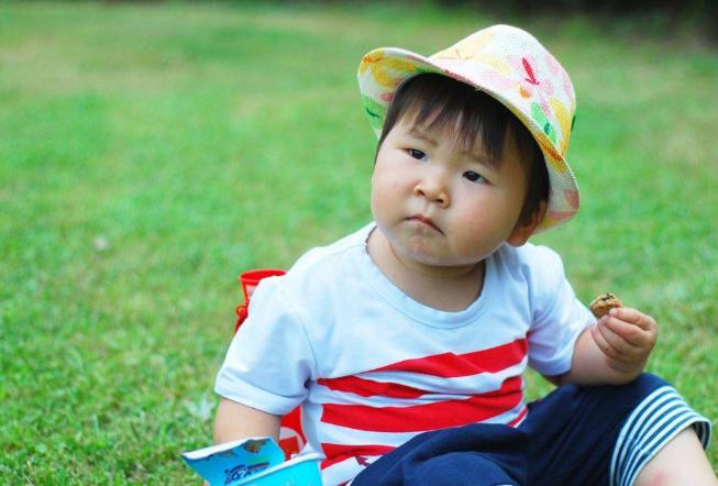 宝宝迟迟不说话有什么好办法,宝宝迟迟不发动怎么说