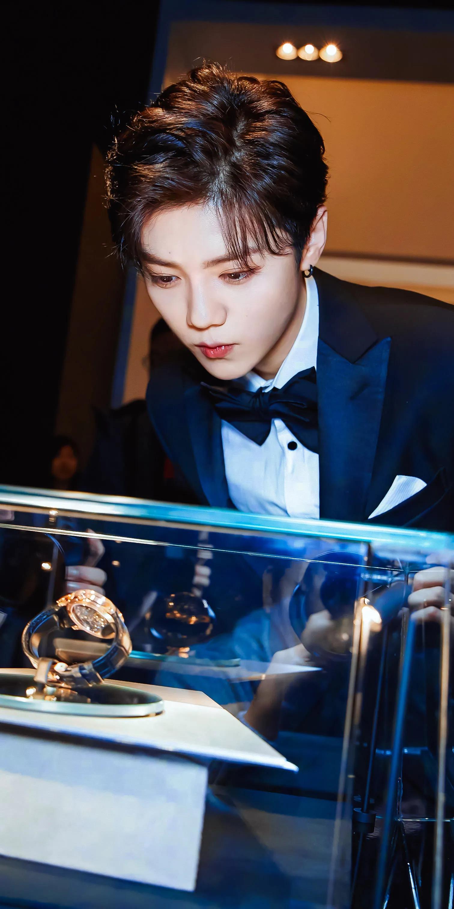 鹿晗霸道总裁图片,鹿晗4k超清壁纸全面屏