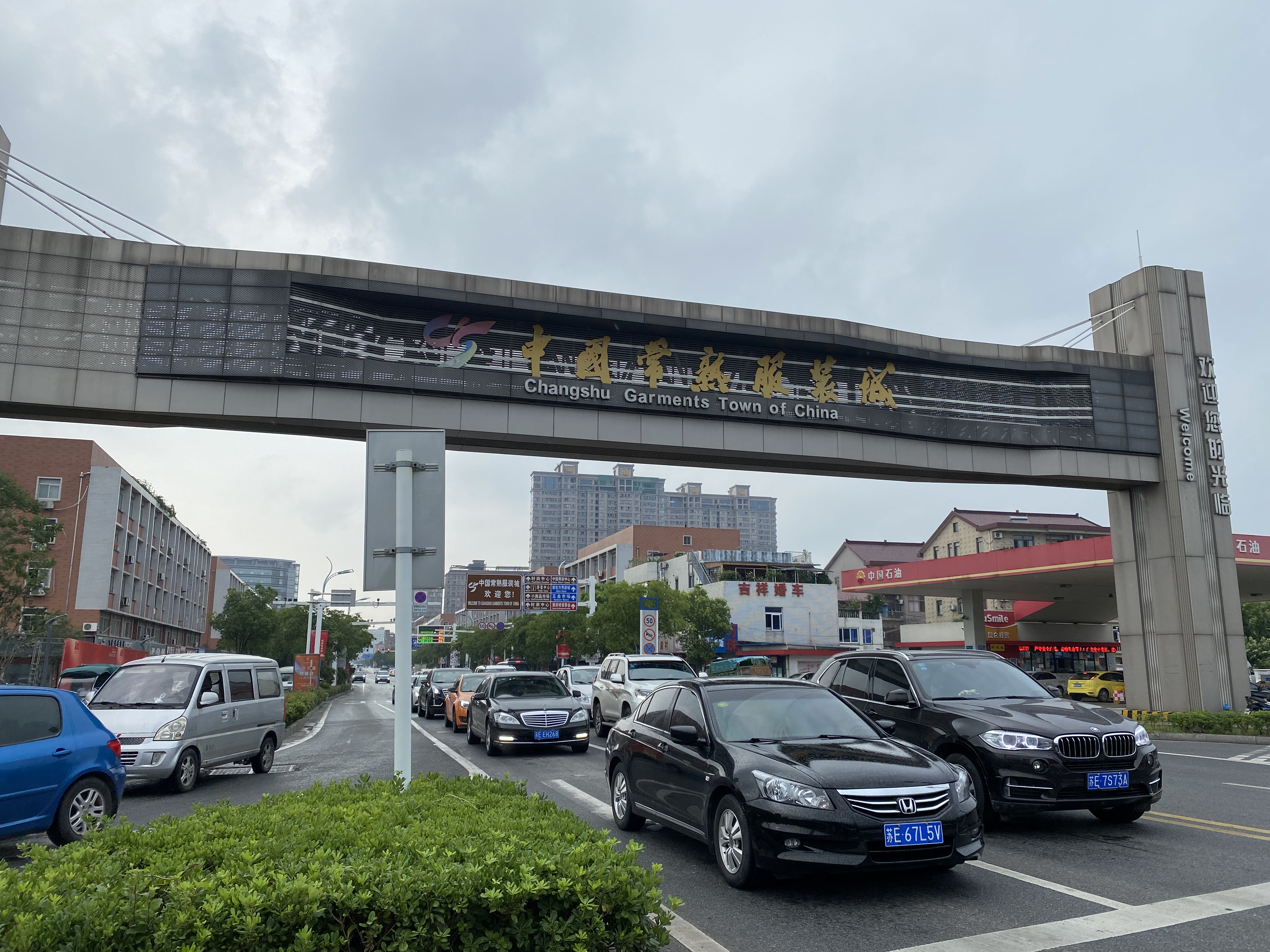 女装尾货剪标正品批发,女装尾货剪标怎么回事