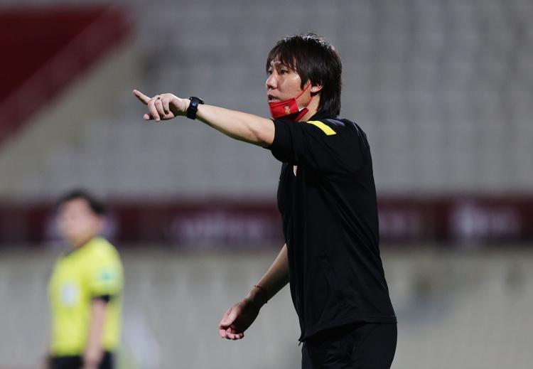 越南主帅谈中国男足30分钟体能,比赛后越南主帅谈中国男足