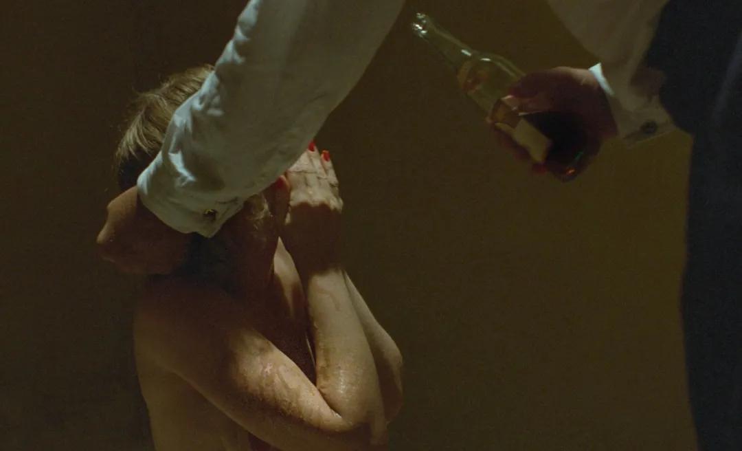 我们在柏林，看了9个小时震撼世界的DAU