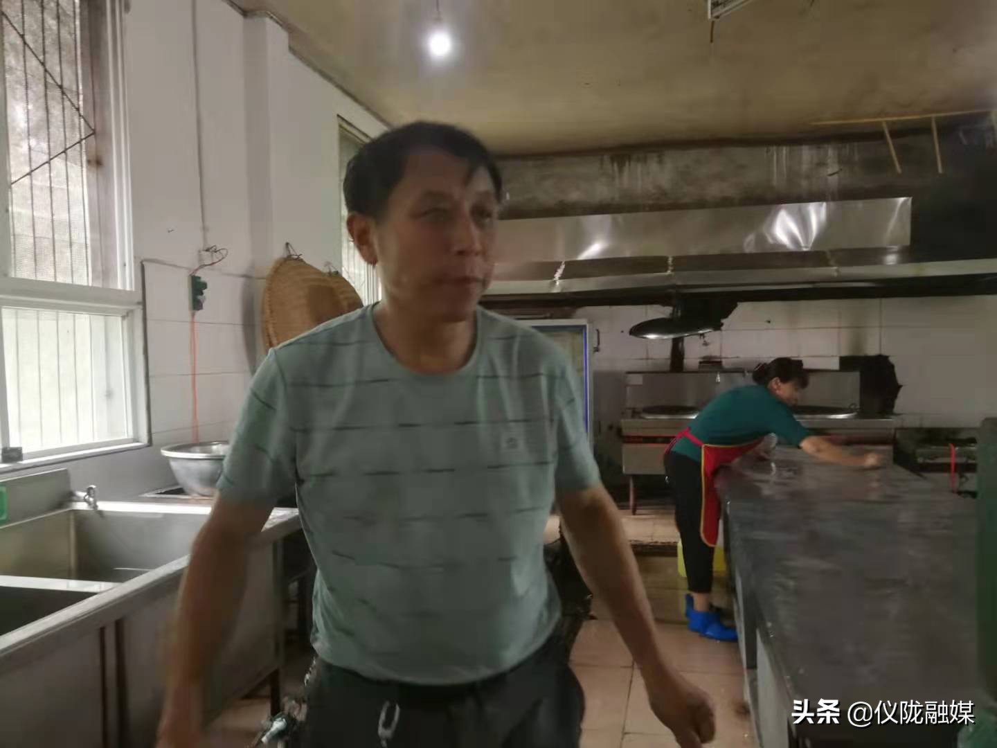 仪陇先锋小学:“学校后勤孺子牛”周天国同志