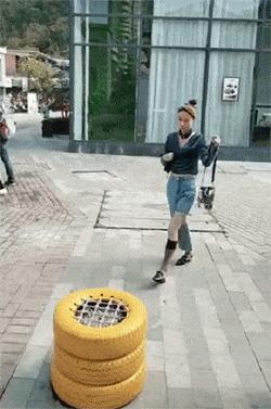 爆笑gif为了我的八块腹肌拼了,成年人幽默搞笑gif图片带字