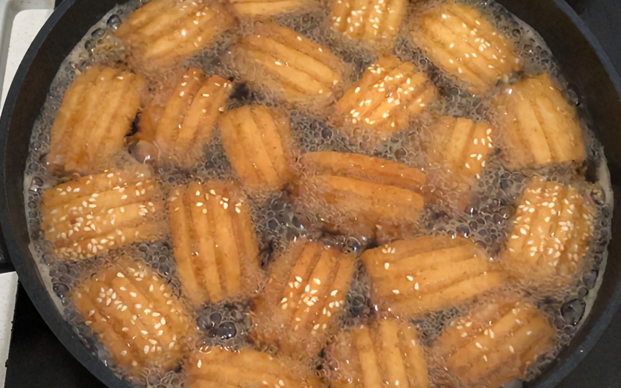 蜜三刀小吃制作视频,儿时味道甜品蜜三刀