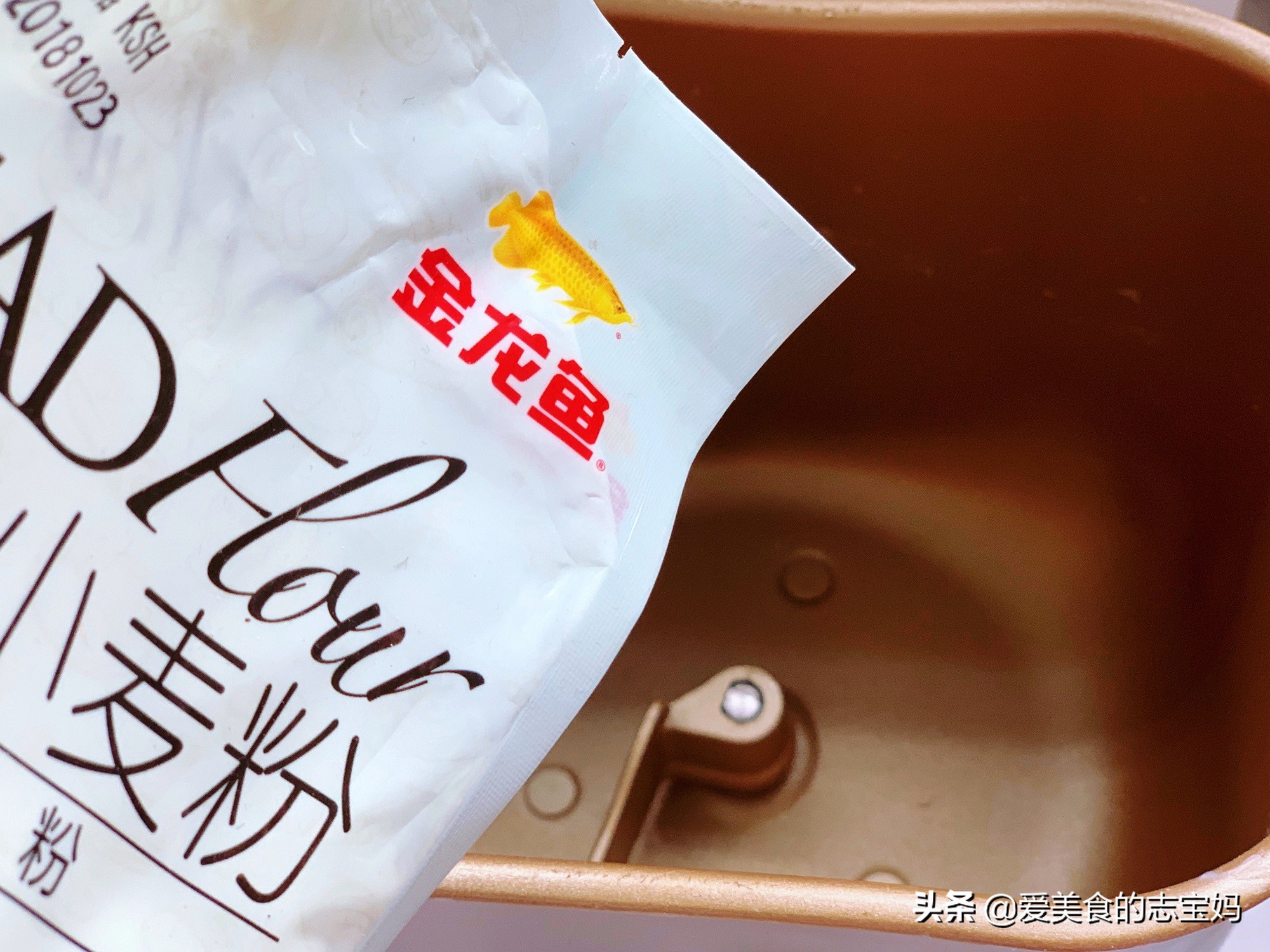 油条这样做更酥脆内含油条配方,油条怎样做才能蓬松酥脆有油条粉