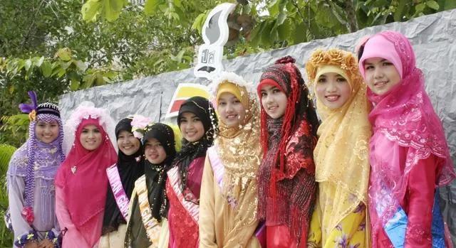 云南少数民族服饰图片,最好看的云南民族服饰