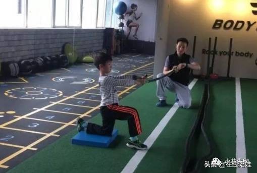 中国孩子都在玩什么运动？20个家庭陪孩子坚持体育锻炼的故事…
