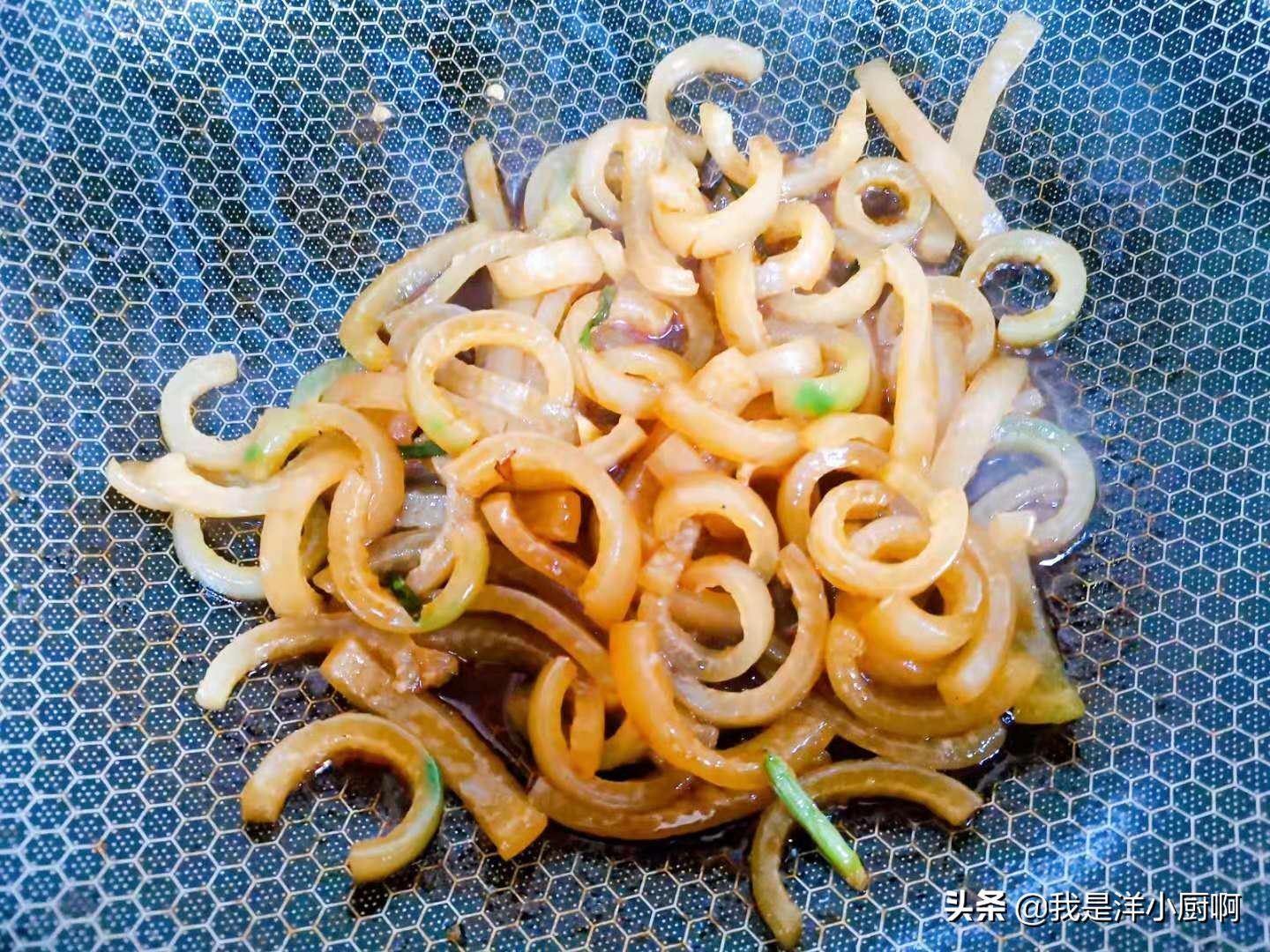 下酒菜脆爽猪皮,猪皮这么做再也不用买下酒菜了