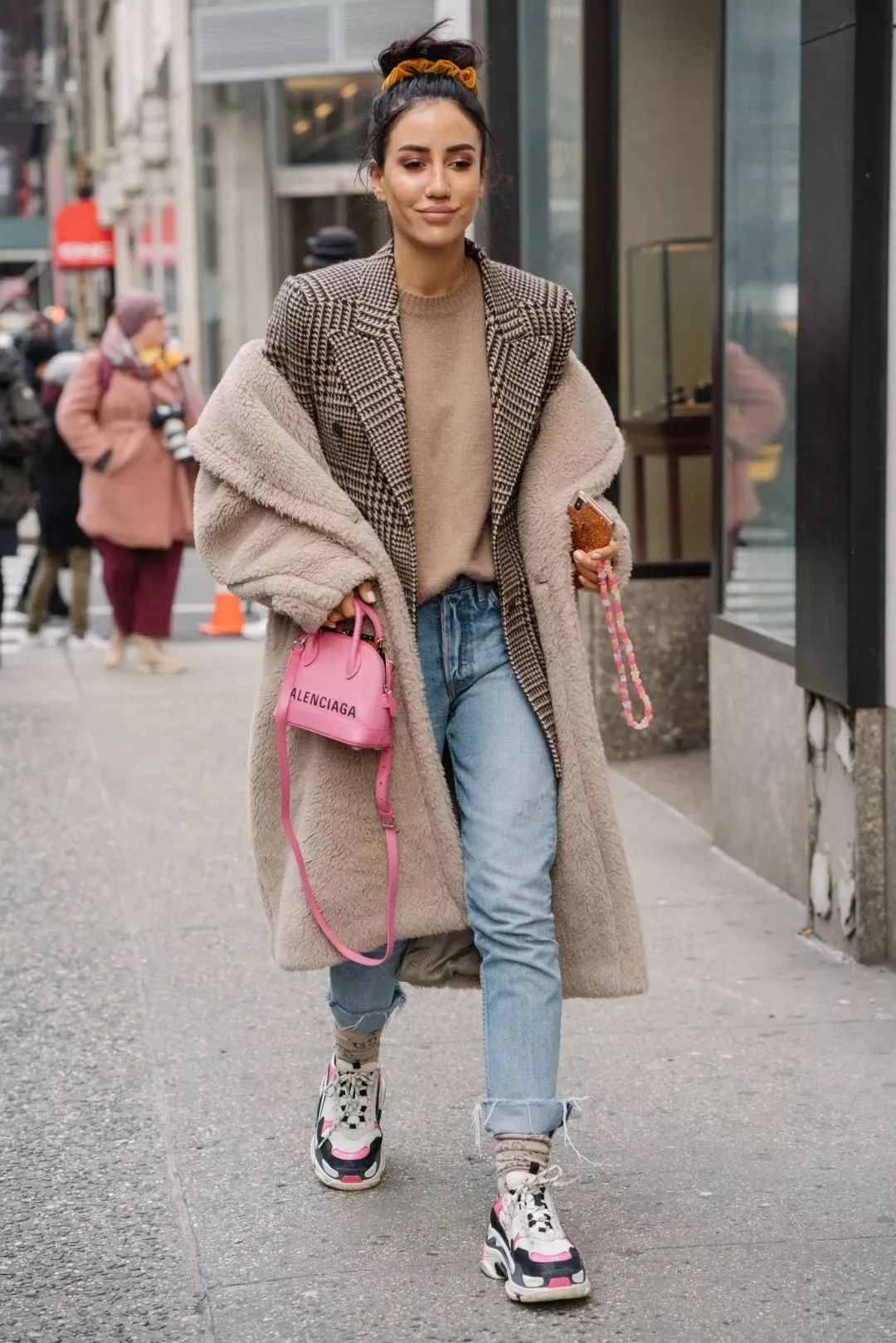 墨绿色格纹大衣怎样搭配好看,短款格纹毛呢大衣的搭配方法