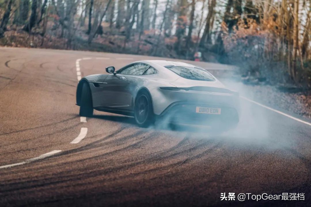 007座驾阿斯顿马丁电影片段,007座驾路特斯