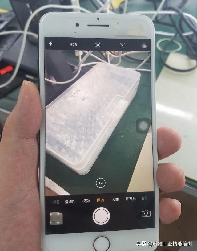 iphone7p手机摔了一下触控失灵了,苹果7p摔了一下充不进电怎么办