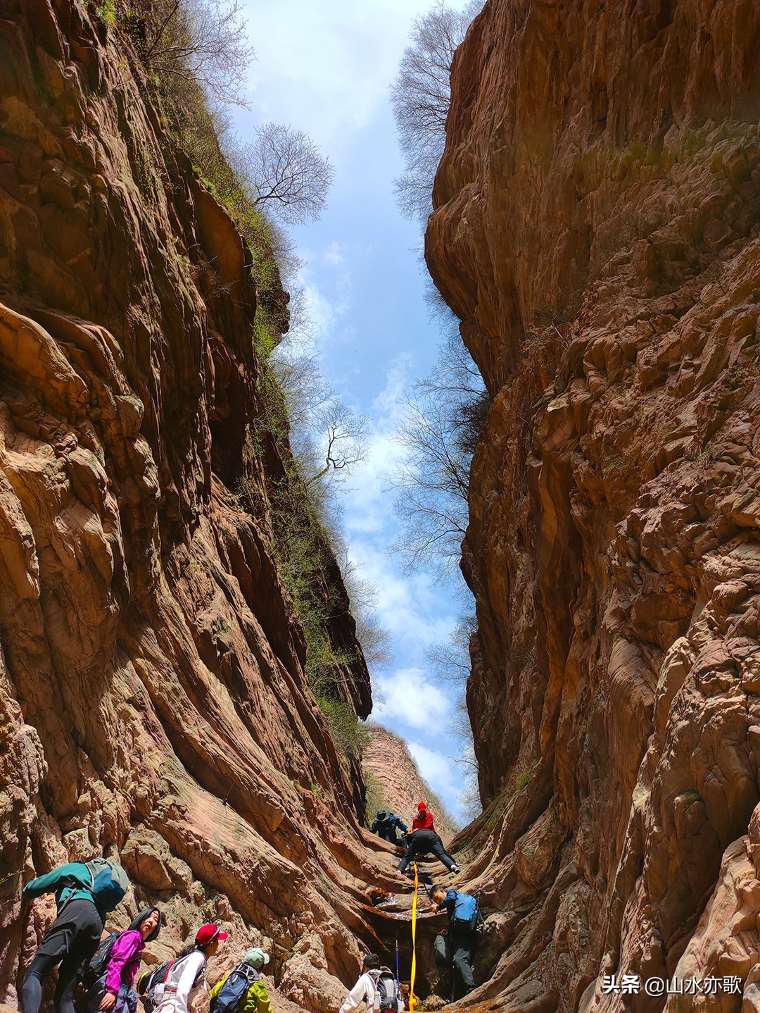 从石家庄到邢台，寻找大自然的鬼斧神工，爬上半个瓮，羞羞阴阳山