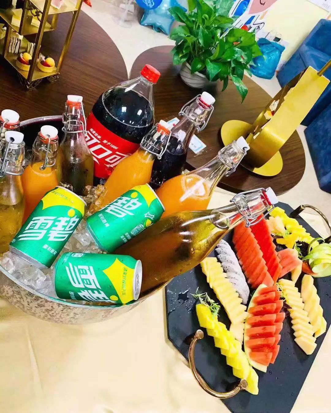 享受睡在床上看海,躺在床上看海的海景房