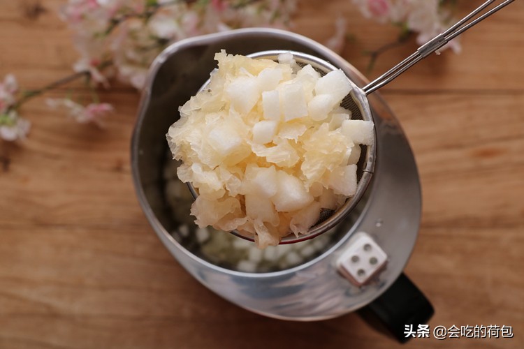 春季吃银耳搭配什么好,春天吃银耳配什么好消化