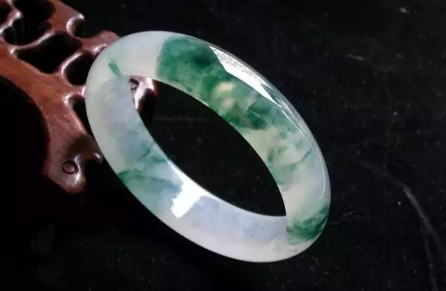 翡翠史上最有名的五件翡翠,翡翠十大色种介绍