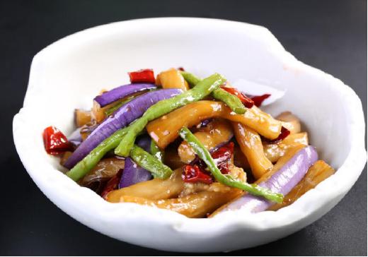 烧茄子多做一步茄子不吸油不发黑,烧茄子如何不让茄子吸油