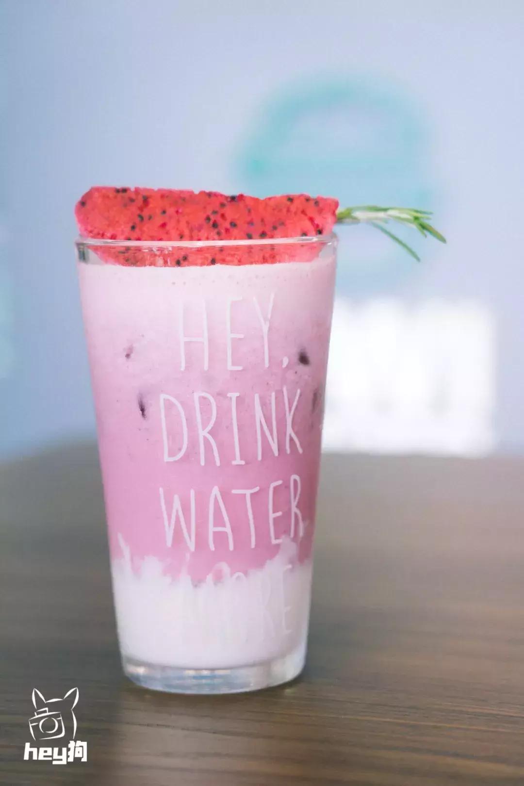 超厚厚厚「黑金汉堡」，想吃嘴要张大大大