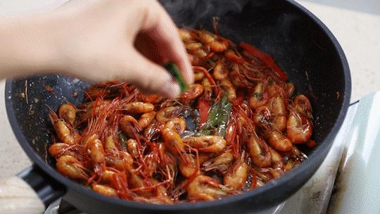 油爆虾的正确做法,油爆虾做法喜欢的朋友不要错过