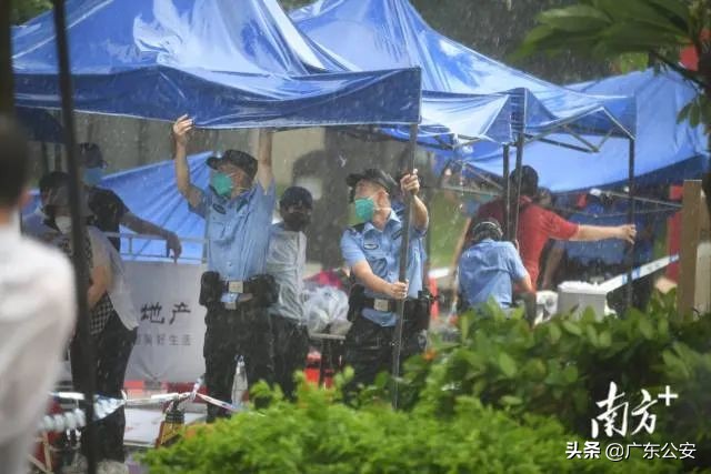 抗疫一线工作者冒着大雪坚守一线,致敬高温下的抗疫战